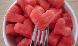 過量吃瓜容易腹痛腹瀉嗎,揭秘夏日消暑食品的潛在風險