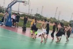 吃瓜體育生和舞蹈室1v1,校園風云對決